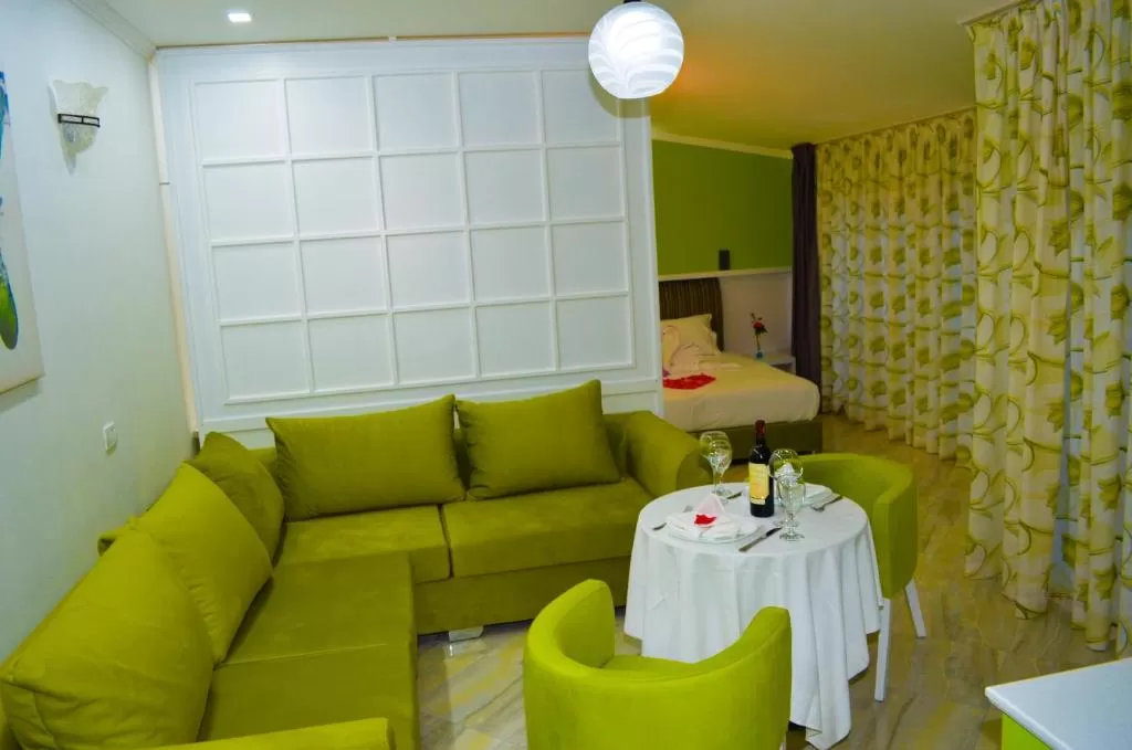 Monaco - 11 SUPERIOR 2.jpg